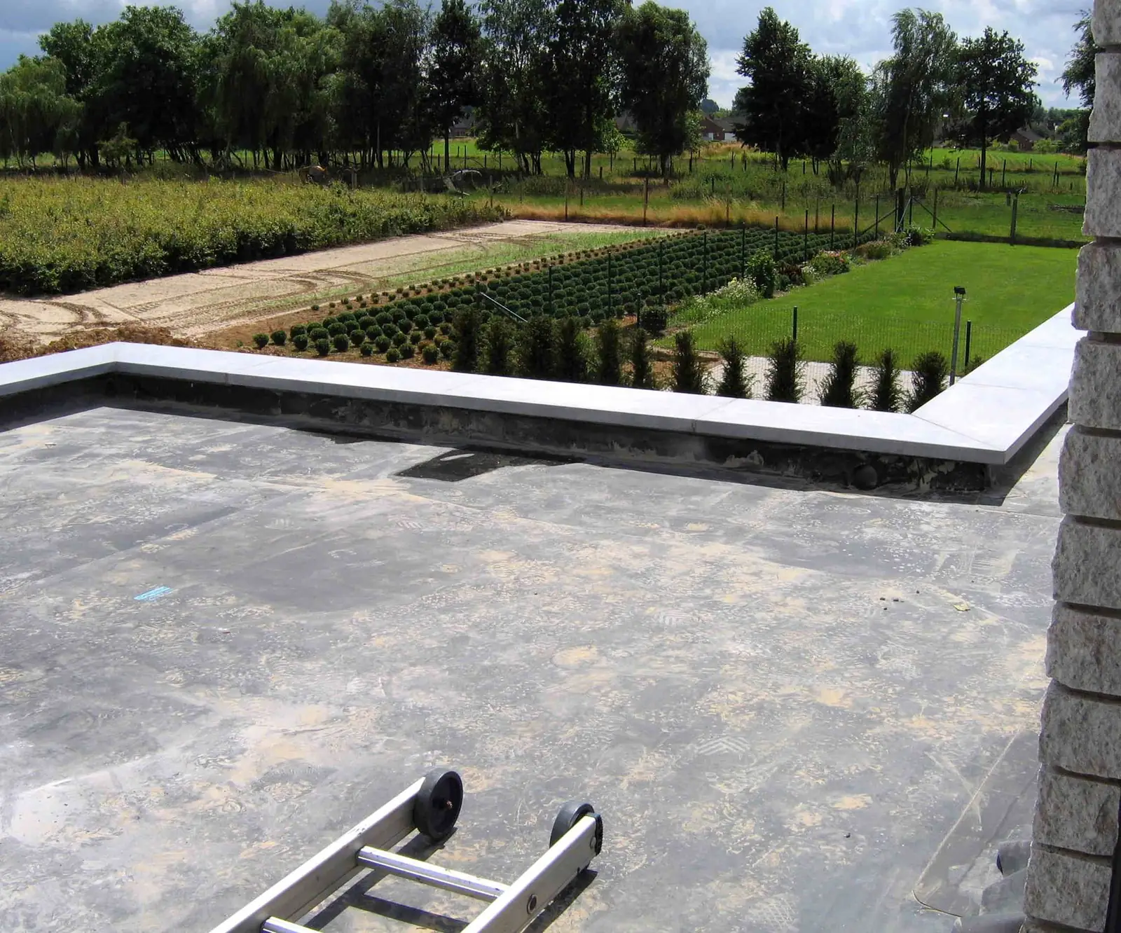 Reflective cool roof membrane