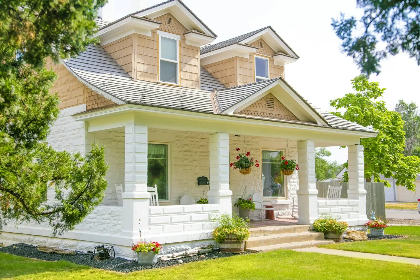 Craftsman home with a finished roof
